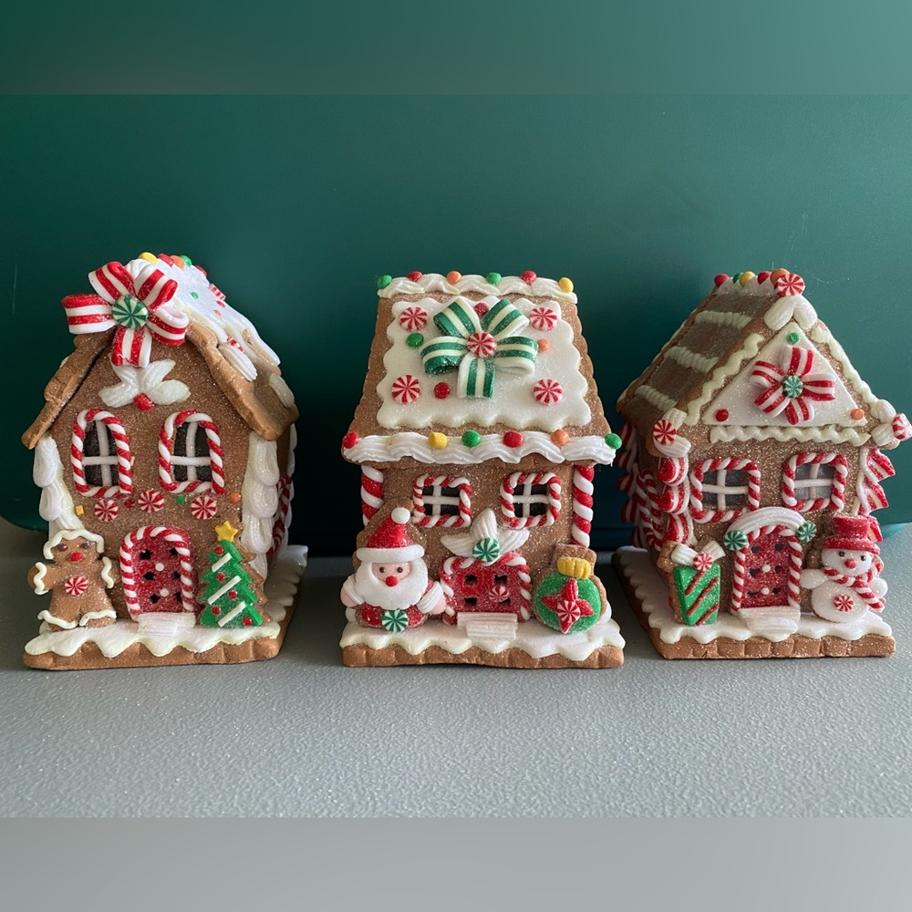 Festive Gingerbread House light up Decor Set - Picture 2 of 5